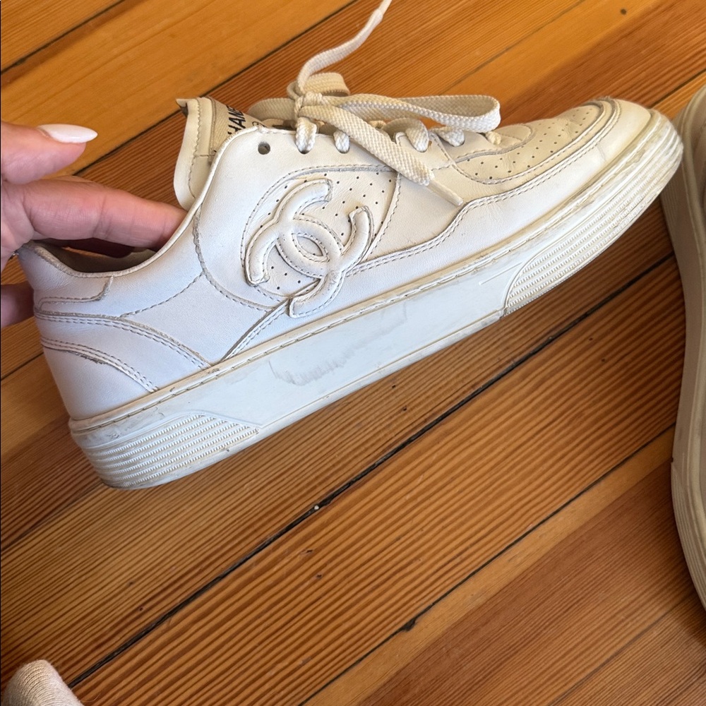 CHANEL Classic White Lace-Up Sneakers - Picture 2 of 4